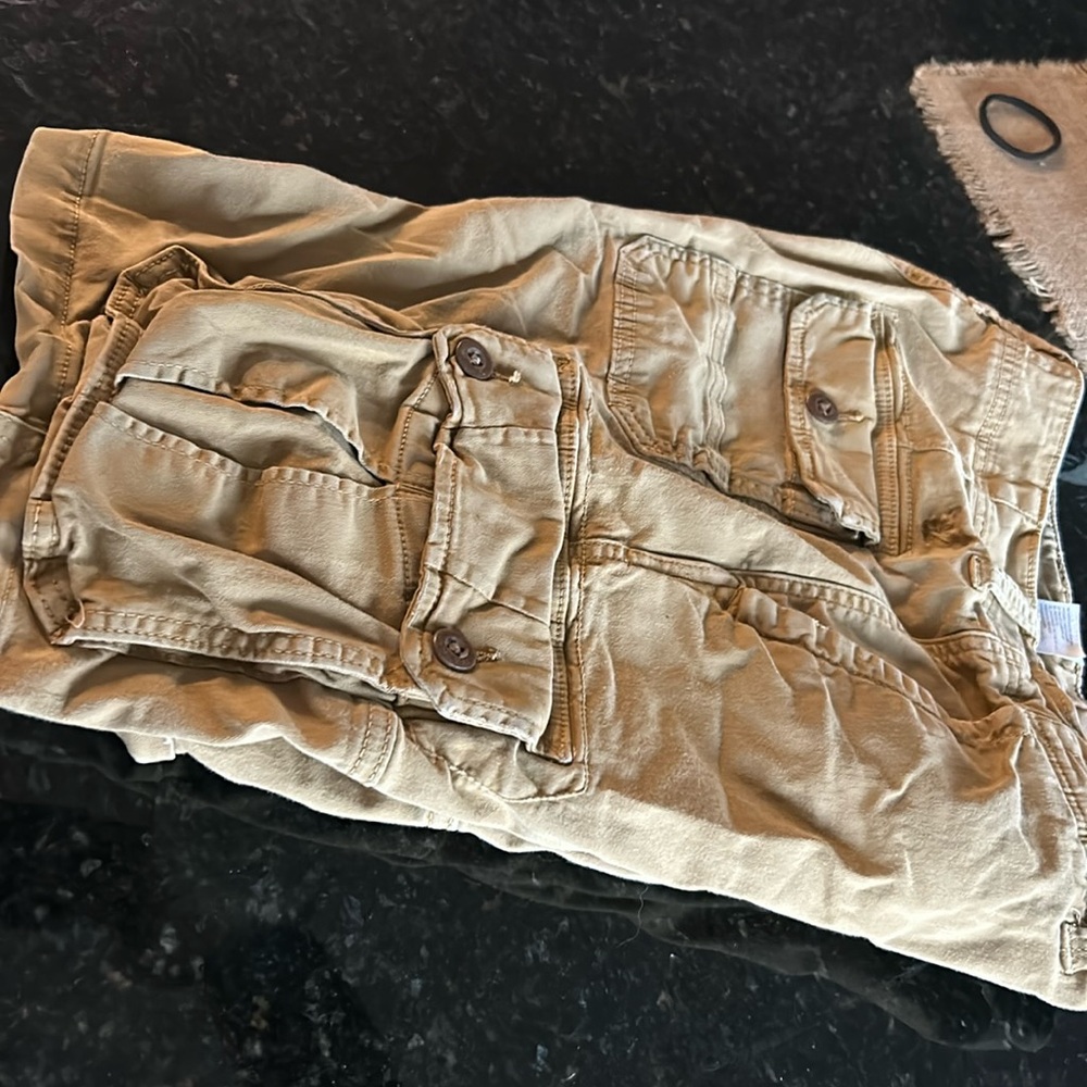 American Eagle extreme flex classic cargo shorts.  Size 30, mustard tan color.